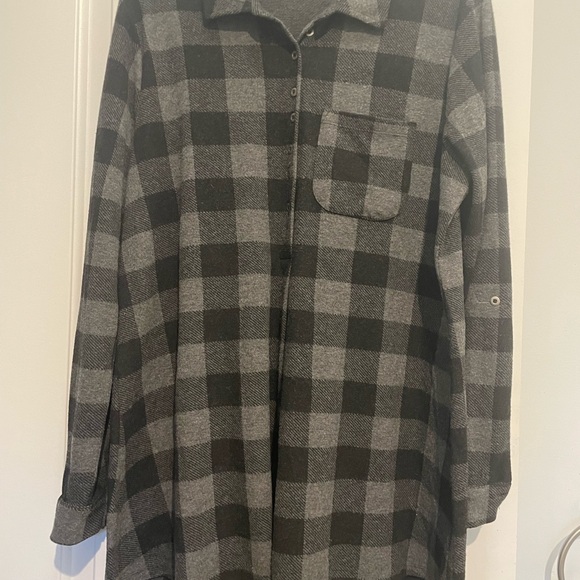 Soft Surroundings Mad about Plaid Black and Gray Buffalo check Tunic. Large - Picture 2 of 9
